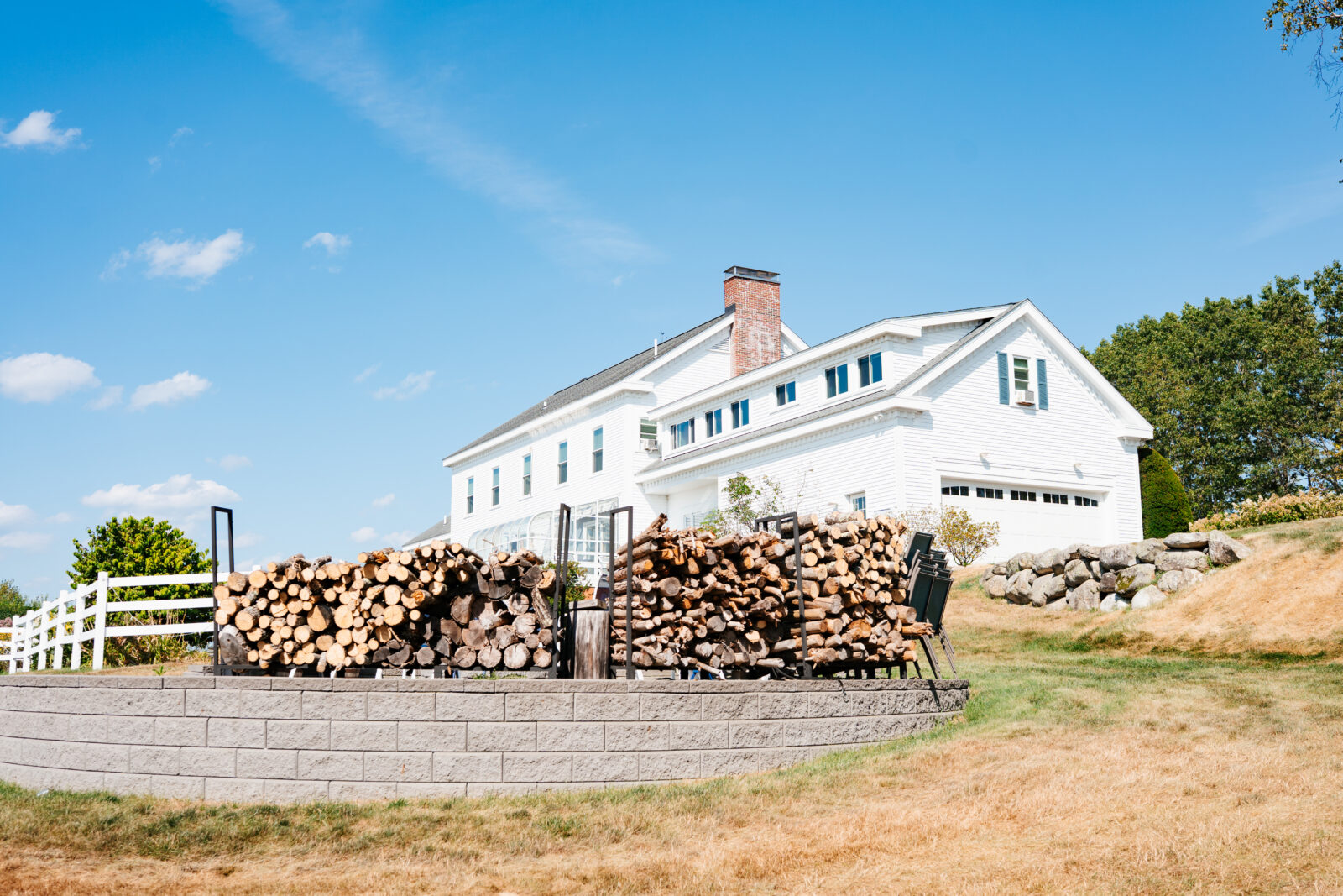 Scenic outdoor grounds at Lakeview Inn wedding venue