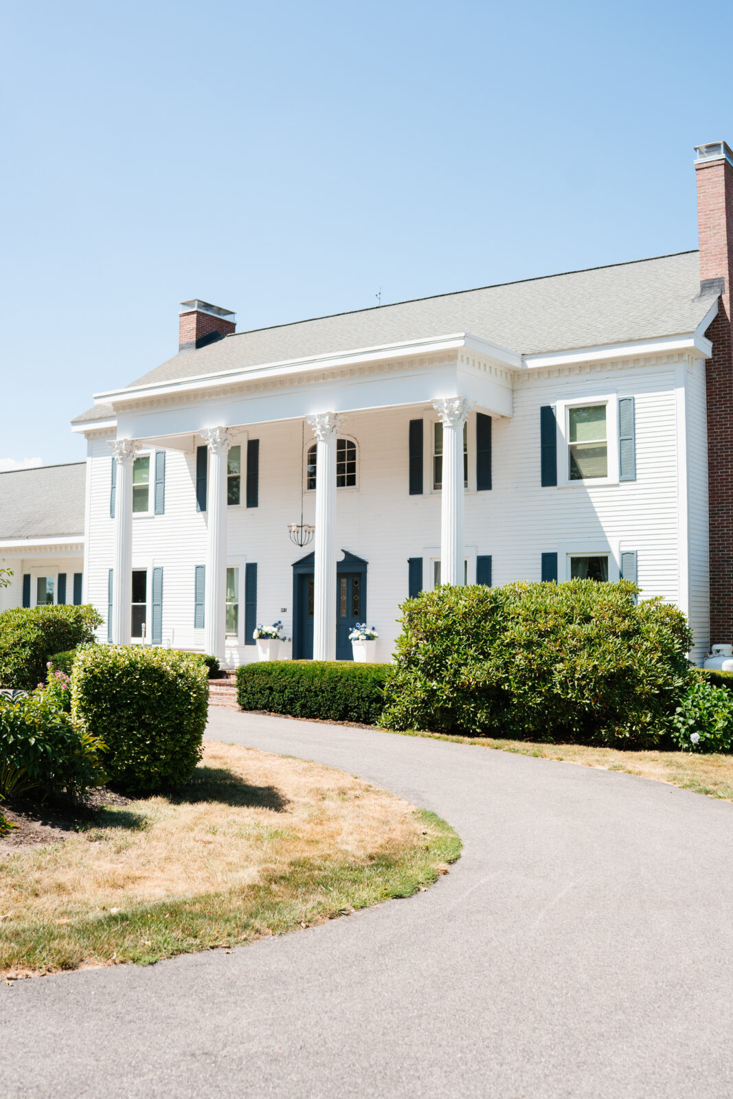 Lakeside view of Lakeview Inn wedding venue in New Hampshire