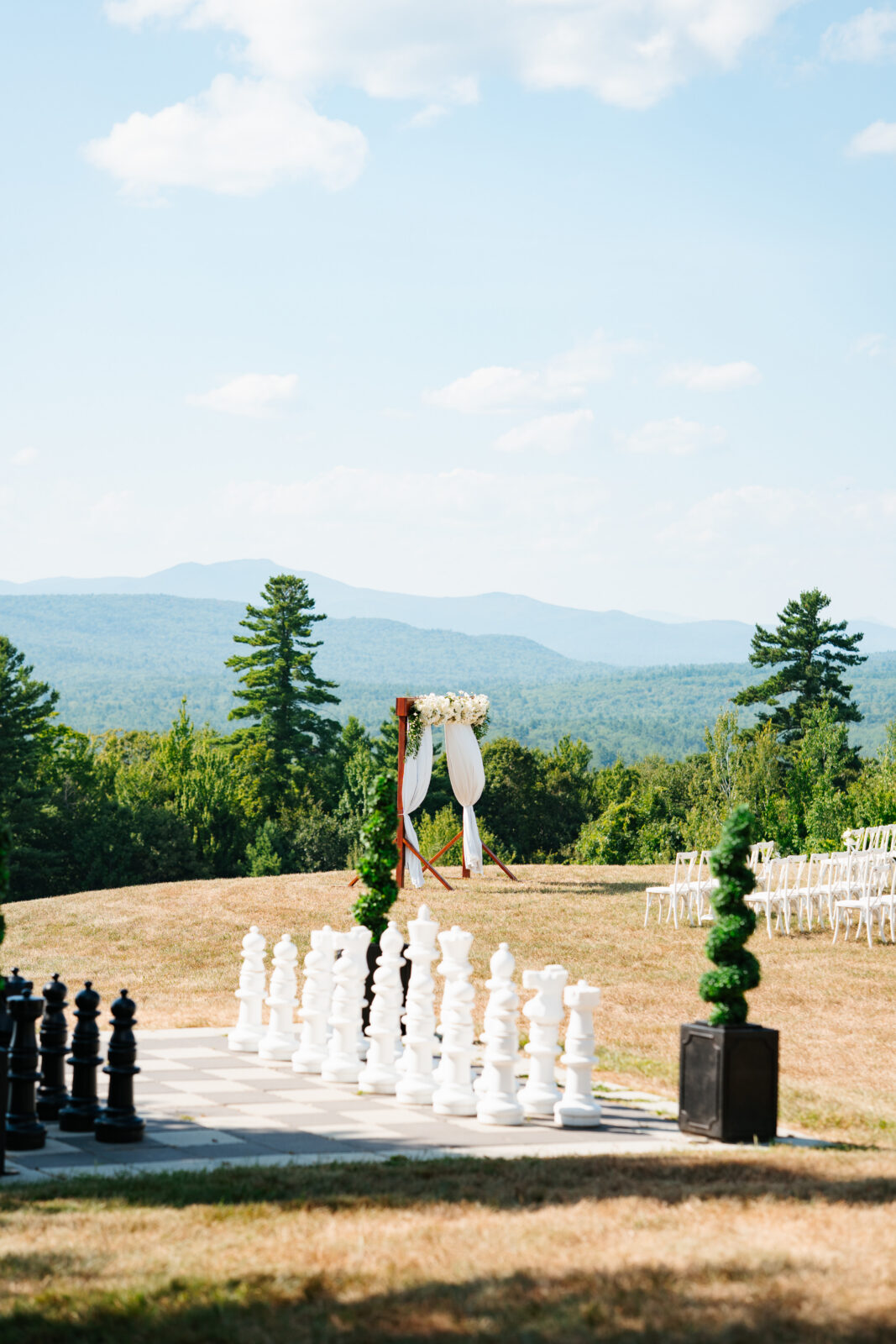 Wedding ceremony on the lawn at Lakeview Inn