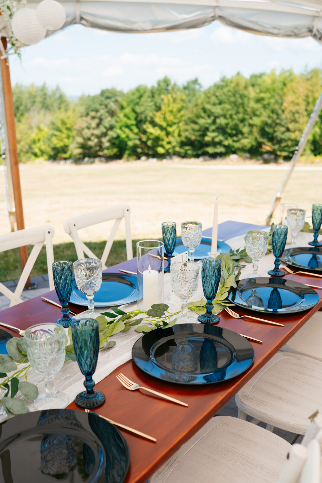 Wedding reception layout inside the tent at Lakeview Inn