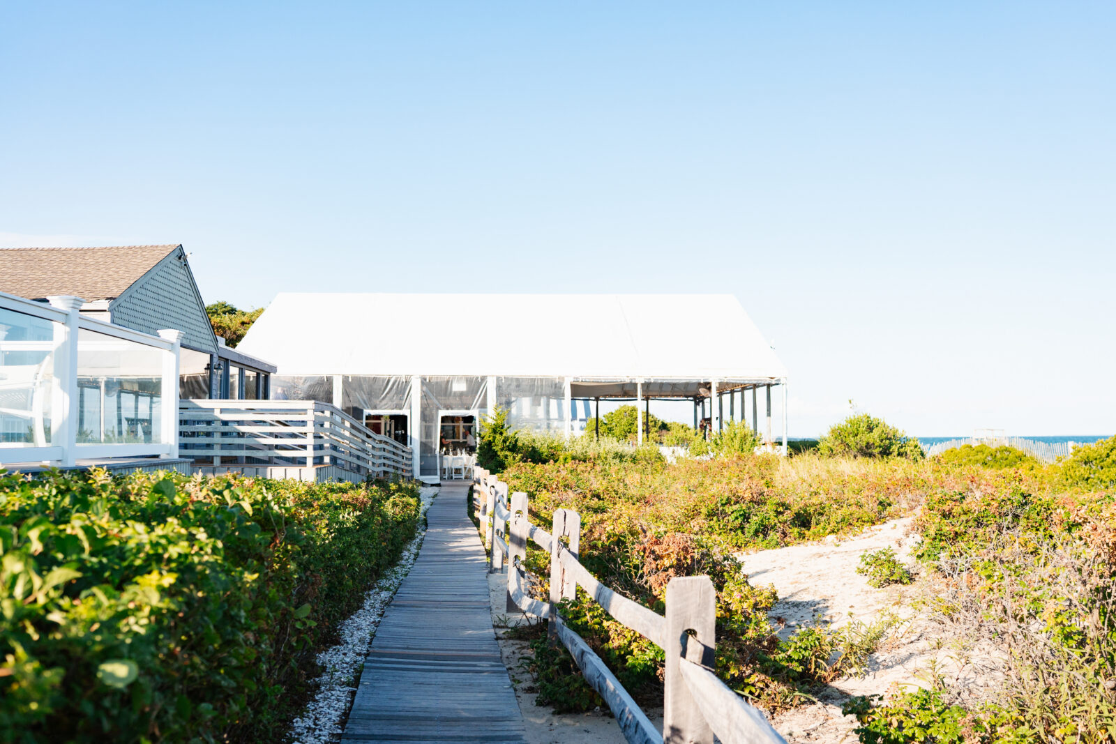 Mass wedding venue Exterior of The Popponesset Inn on Cape Cod in Mashpee MA