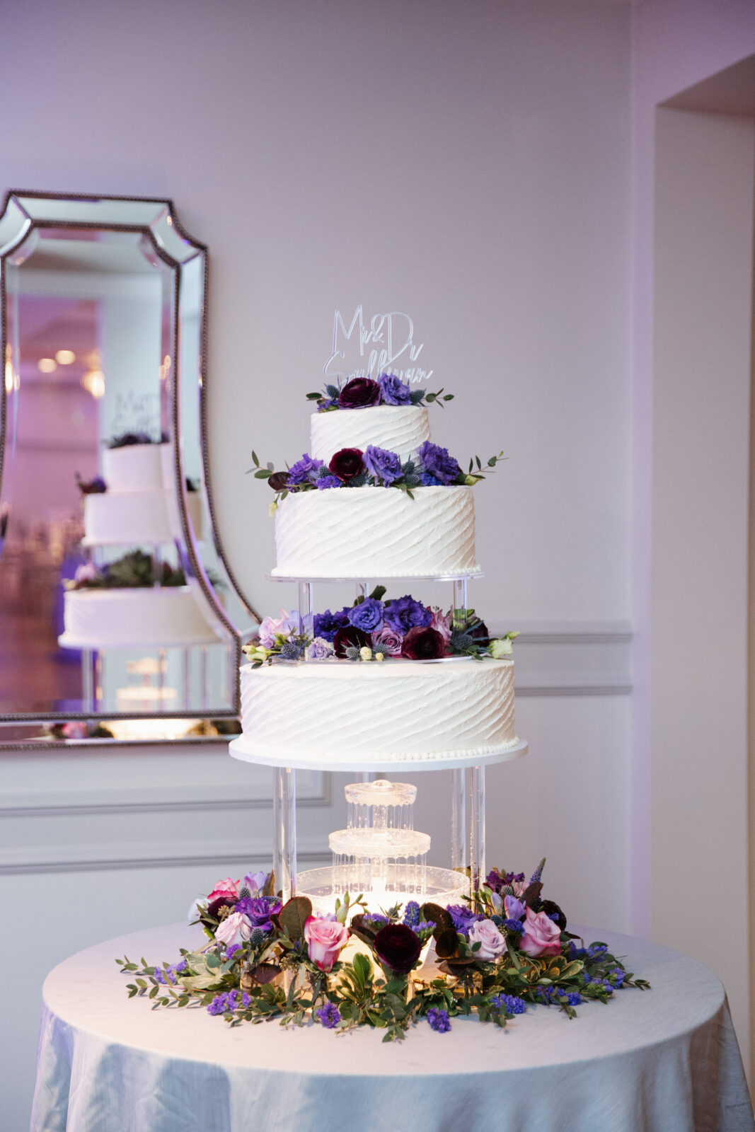 Wedding cake display in the ballroom at Saphire Estate
