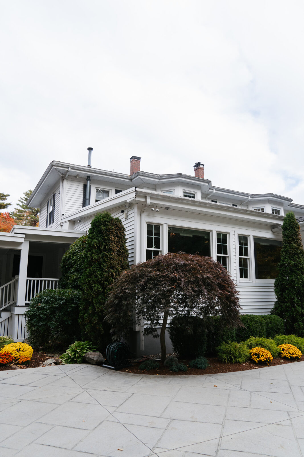 Front entrance of Saphire Estate wedding venue in Sharon MA
